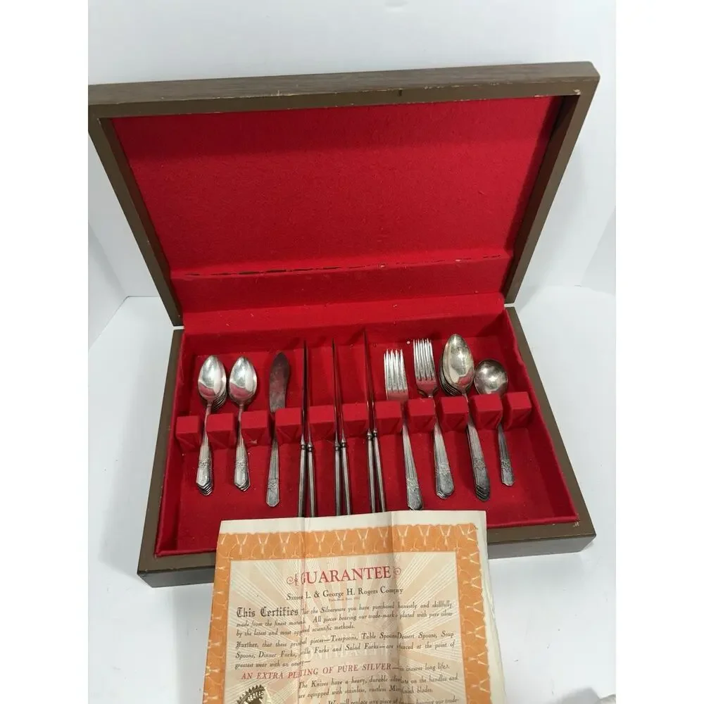 32 Piece Oneida S.L.& G.H.ROGERS CO SILVER Plate‎ Set W/Case & Certificate READ*